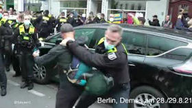Sie schlugen wieder zu – Berlins Prügel-Polizisten alarmierten erneut UN-Folter-Berichterstatter by emy