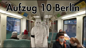 Aufzug 10 Berlin, düstere Zukunftsvision in der S-Bahn am 13. Dezember 2020 by emy