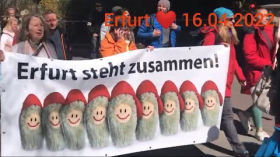 Erfurt ❤️❤️❤️ Dankeschön ❤️ Auch hier waren die Menschen für Frieden und Selbstbestimmung spazieren by emy