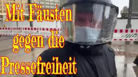 Mit Fäusten gegen die Pressefreiheit: Berlins Polizei im Einsatz.... by emy